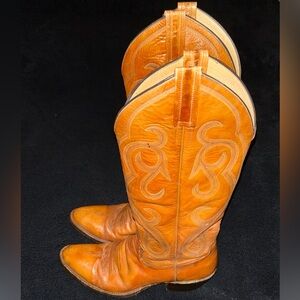 Vintage Mercedes Tan/Brown Women’s Calf Length Boots
-Size 36/6